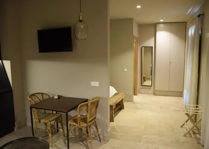 Chacon Apartments & Suites